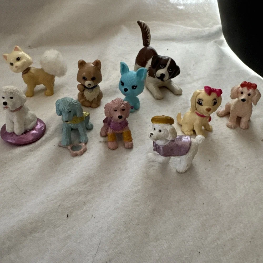 Mixed Lot of 10 Mini Barbie, Puppy In My Pocket Dogs & Cats PVC Plastic Toys